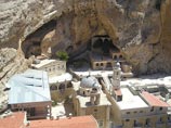 В сирийском городе Маалуле 40 монахинь и сирот с начала сентября заперты в монастыре 