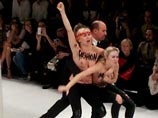 "Модель, не иди в бордель": "секстремистки" учинили скандал на Парижской неделе моды (ФОТО)