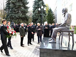 В Белгороде возле университета открыли памятник Солженицыну