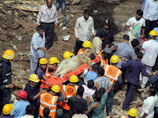 Трагедия произошла 27 сентября в 05:45 по местному времени (04:15 мск). Обрушилось здание Brihanmumbai Municipal Corporation, в котором проживала 21 семья служащих компании