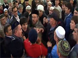 В нижегородской соборной мечети десятки мусульман из окрестной деревни напали на имама (ВИДЕО)
