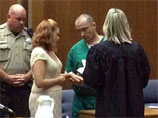 В США судья женила убийцу, которого минутой ранее приговорила к 53 годам тюрьмы