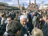 Опрос: россияне винят в расстреле Белого Дома "развал, начатый Горбачевым", но больше половины против использования военной силы Опрос: россияне винят в расстреле Белого Дома "развал, начатый Горбачевым", но больше половины против использования военной силы