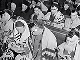 В объектив Эммануила Евзерихина попали виднейшие деятели синагоги, хранившие верность традициям и убеждениям, несмотря на риск общественного порицания и уголовного преследования