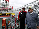 На фоне скандала с арестом активистов Greenpeace в Мурманске премьер-министр РФ Дмитрий Медведев призвал ужесточить ответственность за несанкционированное проникновение на объекты топливно-энергетических комплексов