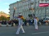 Олимпийская эстафета в Кремле: огонь прибыл в окружении байкеров, один из факелов потух Олимпийская эстафета в Кремле: огонь прибыл в окружении байкеров, один из факелов потух