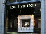 Трое россиян были арестованы в международном аэропорту города Пафос на юго-западе Кипра, когда пытались улететь в Москву после ограбления магазина знаменитого французского дома моды Louis Vuitton