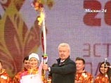 Олимпийский огонь, потухший, но "реанимированный" в Кремле (ВИДЕО), продолжает путешествие по Москве