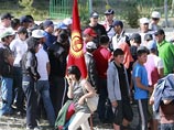 Сотрудники милиции разогнали митинг, однако митингующие не думают прекращать свои акции Сотрудники милиции разогнали митинг, однако митингующие не думают прекращать свои акции