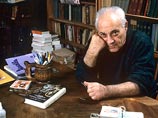 Анатолий Рыбаков (1911-1998) жил на Арбате с 1919 года, в доме N51. Его перу принадлежат повести "Кортик", "Бронзовая птица", которыми зачитывались советские школьники, а также роман-тетралогия "Дети Арбата", написанный еще в 1960-х годах Анатолий Рыбаков (1911-1998) жил на Арбате с 1919 года, в доме N51. Его перу принадлежат повести "Кортик", "Бронзовая птица", которыми зачитывались советские школьники, а также роман-тетралогия "Дети Арбата", написанный еще в 1960-х годах