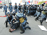 По версии следствия, 6 мая во время митинга оппозиции Косенко, грубо нарушая общественный порядок, применил в отношении сотрудников органов внутренних дел физическое насилие По версии следствия, 6 мая во время митинга оппозиции Косенко, грубо нарушая общественный порядок, применил в отношении сотрудников органов внутренних дел физическое насилие