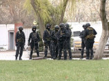 В Норильске Красноярского края мужчина позвонил в полицию и заявил, что взял в заложники двух человек. При этом у него есть взрывчатка В Норильске Красноярского края мужчина позвонил в полицию и заявил, что взял в заложники двух человек. При этом у него есть взрывчатка