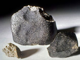 Первоначально ученый считал, что находка является разновидностью алмаза черного цвета - карбонадо. Однако, проведя ряд экспериментов, исследователи пришли к выводу, что объект имеет внеземное происхождение