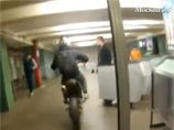 Фотограф, снимавший гонявшего по станции "Войковская" байкера, заключен под домашний арест Фотограф, снимавший гонявшего по станции "Войковская" байкера, заключен под домашний арест