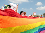 В Петербурге акция ЛГБТ-активистов обернулась массовыми задержаниями: им противостояли казаки и националисты