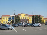 Российские туристы устроили потасовку в турецком аэропорту из-за задержки рейса на сутки Российские туристы устроили потасовку в турецком аэропорту из-за задержки рейса на сутки