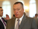 Глава комитета по регламенту, сенатор Вадим Тюльпанов сообщил журналистам, что Пиманов досрочно слагает полномочия сенатора "в связи с переходом на другую работу"