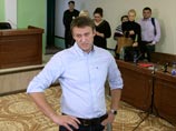 После окончания заседания Кировского областного суда, заменившего реальный срок условным Петру Офицерову и Алексею Навальному, последний заявил, что такой вердикт был продиктован "сверху". Там, "наверху", поспешили опровергнуть предположение оппозиционера После окончания заседания Кировского областного суда, заменившего реальный срок условным Петру Офицерову и Алексею Навальному, последний заявил, что такой вердикт был продиктован "сверху". Там, "наверху", поспешили опровергнуть предположение оппозиционера