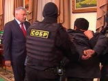Видеокадры жесткого задержания Зейналова вызвали волну критики: "неумное поведение" и признак слабости власти Видеокадры жесткого задержания Зейналова вызвали волну критики: "неумное поведение" и признак слабости власти