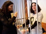 Одиннадцать лауреатов Нобелевской премии мира обратились к президенту России Владимиру Путину с просьбой снять обвинение в пиратстве с содержащихся под стражей в Мурманске активистов Greenpeace, задержанных на ледоколе Arctic Sunrise Одиннадцать лауреатов Нобелевской премии мира обратились к президенту России Владимиру Путину с просьбой снять обвинение в пиратстве с содержащихся под стражей в Мурманске активистов Greenpeace, задержанных на ледоколе Arctic Sunrise