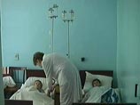 Ученики в возрасте от 7 до 13 лет и еще двое учителей обратились в местные медицинские учреждения с 16 по 18 октября с жалобами на боль в животе, тошноту и диарею. Их состояние расценивается врачами как средней тяжести Ученики в возрасте от 7 до 13 лет и еще двое учителей обратились в местные медицинские учреждения с 16 по 18 октября с жалобами на боль в животе, тошноту и диарею. Их состояние расценивается врачами как средней тяжести