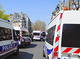 В Париже мужчина из-за квартирного вопроса взял в заложники сотрудников банка