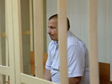 Бывший сотрудник полиции Владимир Черезов, обвиняемый в бездействии при нападении на его коллегу во время инцидента на Матвеевском рынке в Москве, в зале заседаний Пресненского суда города Москвы, 7 августа 2013 Бывший сотрудник полиции Владимир Черезов, обвиняемый в бездействии при нападении на его коллегу во время инцидента на Матвеевском рынке в Москве, в зале заседаний Пресненского суда города Москвы, 7 августа 2013