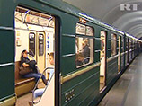 В метро Москвы машинист выпал из открытой двери. Поезд затормозил сам
В метро Москвы машинист выпал из открытой двери. Поезд затормозил сам