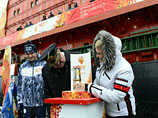 Олимпийский огонь отправился к Северному полюсу 15 октября на атомном ледоколе Росатомфлота "50 лет Победы" - самом большом в мире