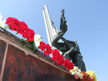 В Латвии противники сноса памятника советским воинам-освободителям собрали более 5 тысяч подписей