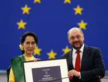 Спустя 23 года после присуждения лидер оппозиционной партии "Национальная лига за демократию" наконец получила свою премию лично от главы Европарламента в ходе пленарного заседания