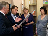 Медведеву в Комсомольске-на-Амуре пожаловались на чиновников, он призвал тех быть  "повнимательнее к людям"