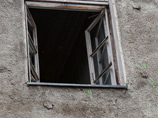 В Кемерово мужчина выпрыгнул из окна четвертого этажа во время допроса в полиции