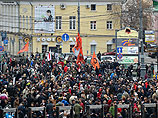 Участники "Марша в защиту политзаключенных" начали шествие по Петровскому бульвару, завершится марш у метро Тургеневская