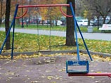 В Екатеринбурге сержанта-контрактника нашли повешенным на детских качелях В Екатеринбурге сержанта-контрактника нашли повешенным на детских качелях