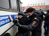 Около тысячи человек были задержаны и доставлены в полицейские участки по итогам рейда на территорию торгового комплекса "Садовод" на юго-востоке Москвы, проводившегося в понедельник Около тысячи человек были задержаны и доставлены в полицейские участки по итогам рейда на территорию торгового комплекса "Садовод" на юго-востоке Москвы, проводившегося в понедельник