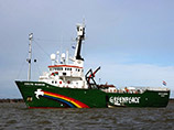 Напомним, что ледокол Greenpeace - Arctic Sunrise - под флагом Нидерландов 18 сентября подошел к нефтедобывающей морской платформе "Приразломная" в Печорском море Напомним, что ледокол Greenpeace - Arctic Sunrise - под флагом Нидерландов 18 сентября подошел к нефтедобывающей морской платформе "Приразломная" в Печорском море