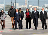 В аэропорту столицы Нигера освобожденных встретили глава МИД Франции Лоран Фабиус и министр иностранных дел страны Жан-Ив Ле Дриан