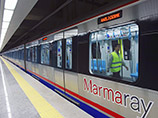 Открытый накануне железнодорожный туннель Мармарай, соединяющий Европу и Азию под проливом Босфор, в первый день работы не справился с нагрузками