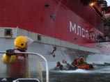 Команда судна Greenpeace Arctic Sunrise, которое было задержано в Печорском море, насчитывала 30 активистов Greenpeace. Они попытались подняться на нефтяную платформу "Приразломная" чтобы провести там акцию против нефтедобычи в Арктике