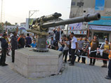 В секторе Газа на въезде в город Дир эль-Балах члены контролирующей регион исламистской группировки "Хамас" накануне установили британскую пушку производства начала XX века