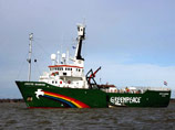 Напомним, что ледокол Greenpeace - Arctic Sunrise - под флагом Нидерландов 18 сентября подошел к нефтедобывающей морской платформе "Приразломная" в Печорском море