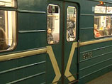 Упавший на рельсы пьяный пассажир устроил мини-коллапс в московском метро, в которое скоро будут пускать за приседания