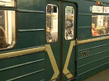 Упавший на рельсы пьяный пассажир устроил мини-коллапс в московском метро, в которое скоро будут пускать за приседания Упавший на рельсы пьяный пассажир устроил мини-коллапс в московском метро, в которое скоро будут пускать за приседания