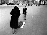 Блокадное кольцо было прорвано 18 января 1943 года. По данным на 1 января 1941 года, в Ленинграде проживало чуть менее трех миллионов человек
