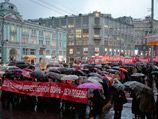 На демонстрации, посвященной памятной дате, а также требованию КПРФ отправить в отставку правительство РФ, собрались более двух тысяч человек