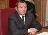 Заместитель мэра столицы по вопросам ЖКХ и благоустройства Петр Бирюков сообщил, что из расчета на убираемую площадь в Москве должно быть около 50 тысяч дворников. На деле же их оказалось гораздо меньше - всего 22 тысячи Заместитель мэра столицы по вопросам ЖКХ и благоустройства Петр Бирюков сообщил, что из расчета на убираемую площадь в Москве должно быть около 50 тысяч дворников. На деле же их оказалось гораздо меньше - всего 22 тысячи