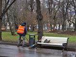 Многие в Москве жалуются на то, что после массовых облав во дворах стало меньше дворников Многие в Москве жалуются на то, что после массовых облав во дворах стало меньше дворников