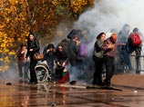 Противников строительства стены на турецко-сирийской границе полиция Турции разогнала водометами Противников строительства стены на турецко-сирийской границе полиция Турции разогнала водометами