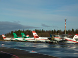 Пассажирский Boeing, приземлившийся в аэропорту Архангельска, во время рулежки выехал за пределы взлетно-посадочной полосы